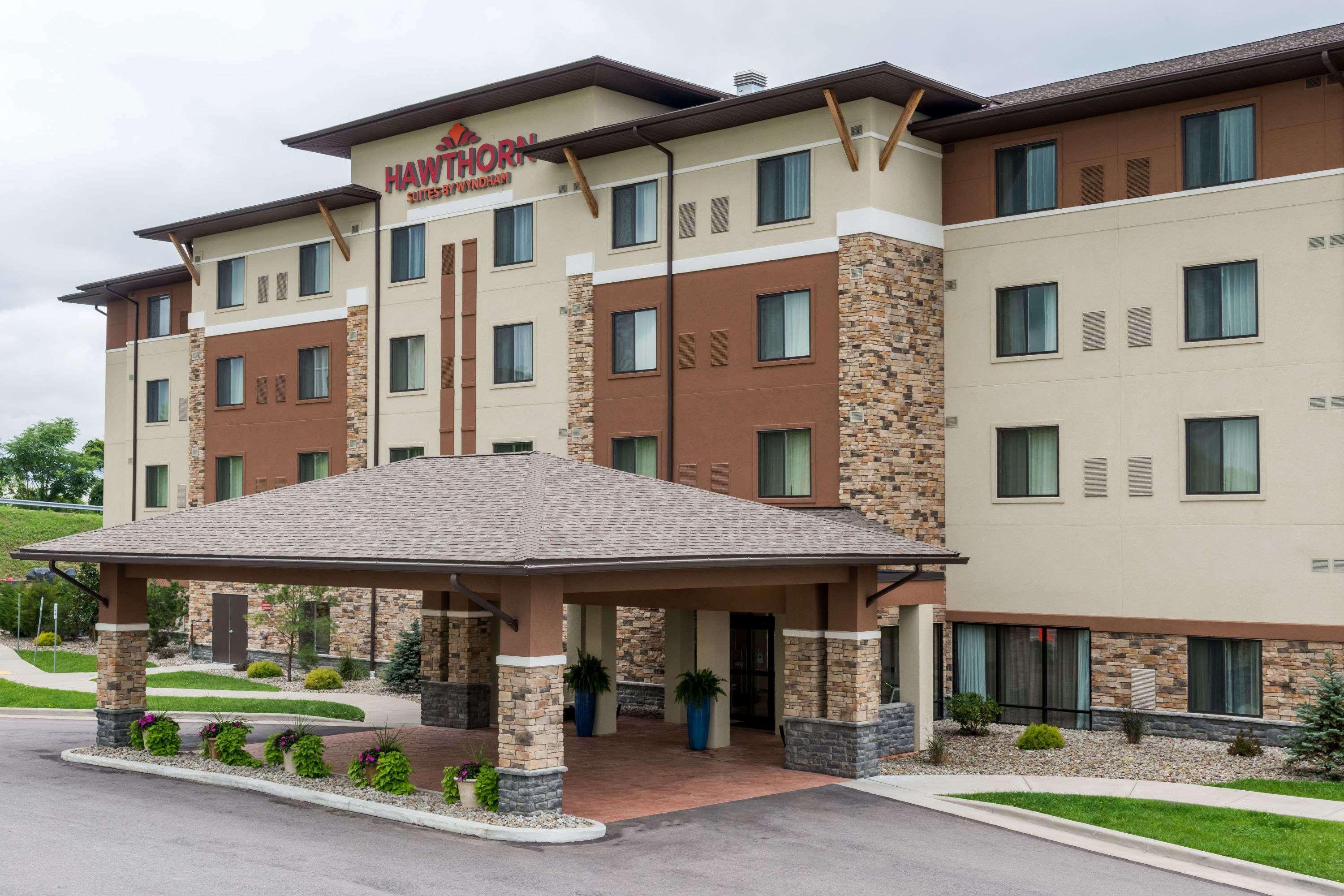 Hawthorn Suites By Wyndham Wheeling At The Highlands Triadelphia Esterno foto