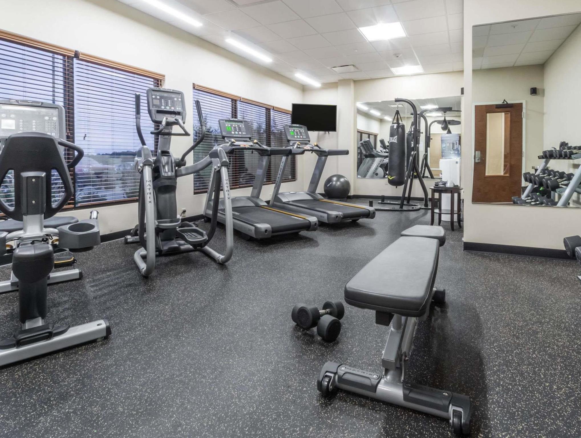 Hawthorn Suites By Wyndham Wheeling At The Highlands Triadelphia Esterno foto