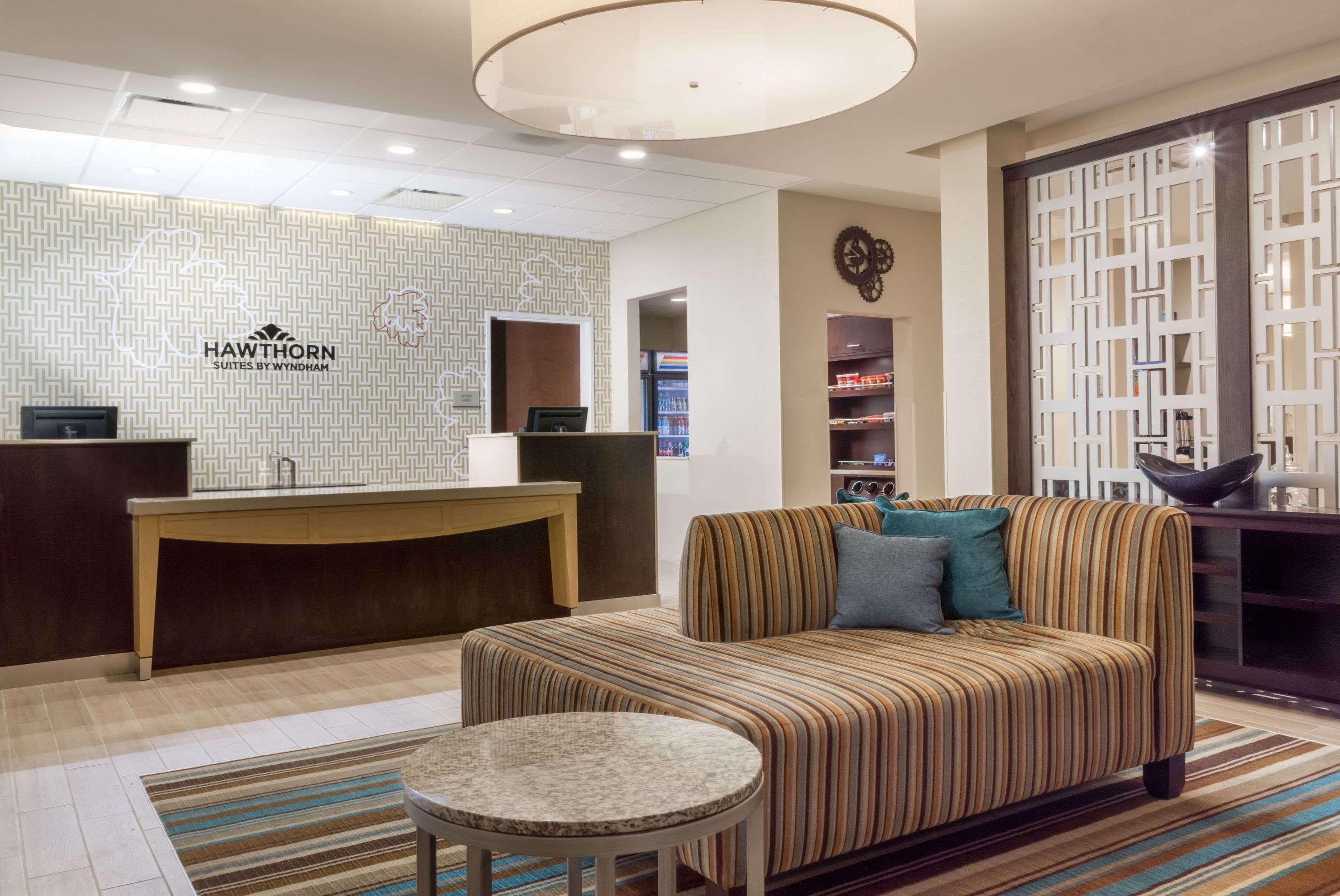 Hawthorn Suites By Wyndham Wheeling At The Highlands Triadelphia Esterno foto