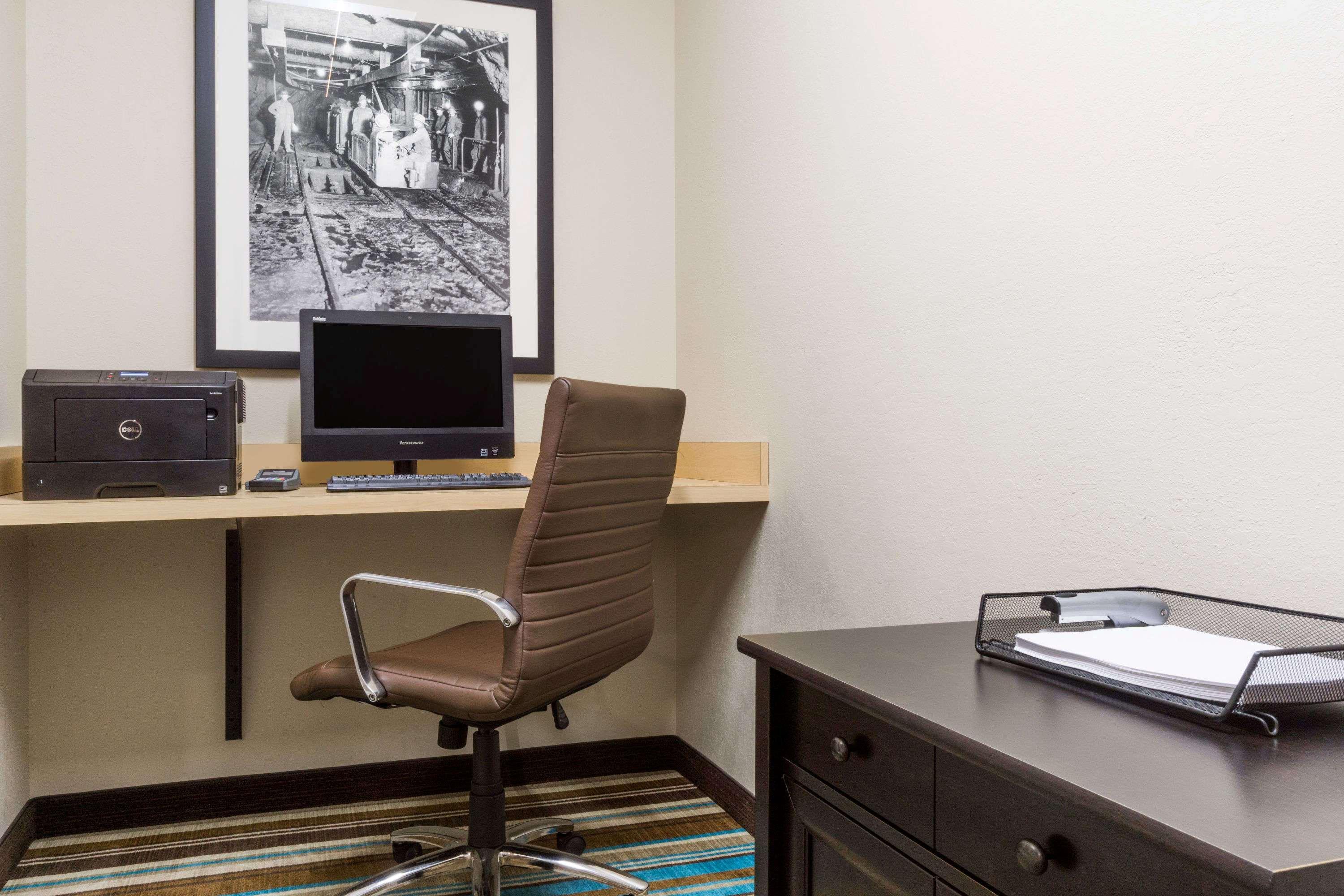 Hawthorn Suites By Wyndham Wheeling At The Highlands Triadelphia Esterno foto