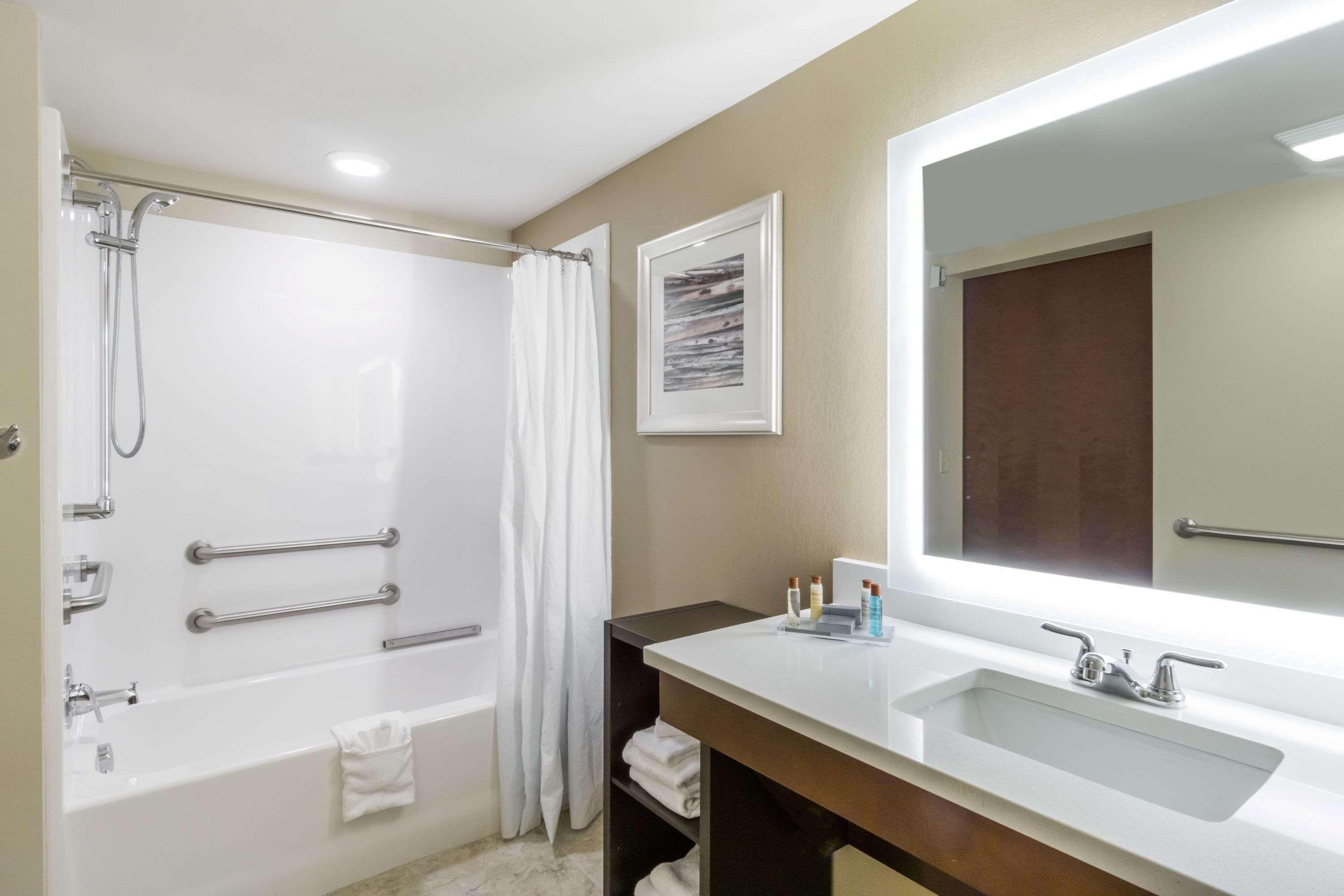 Hawthorn Suites By Wyndham Wheeling At The Highlands Triadelphia Esterno foto