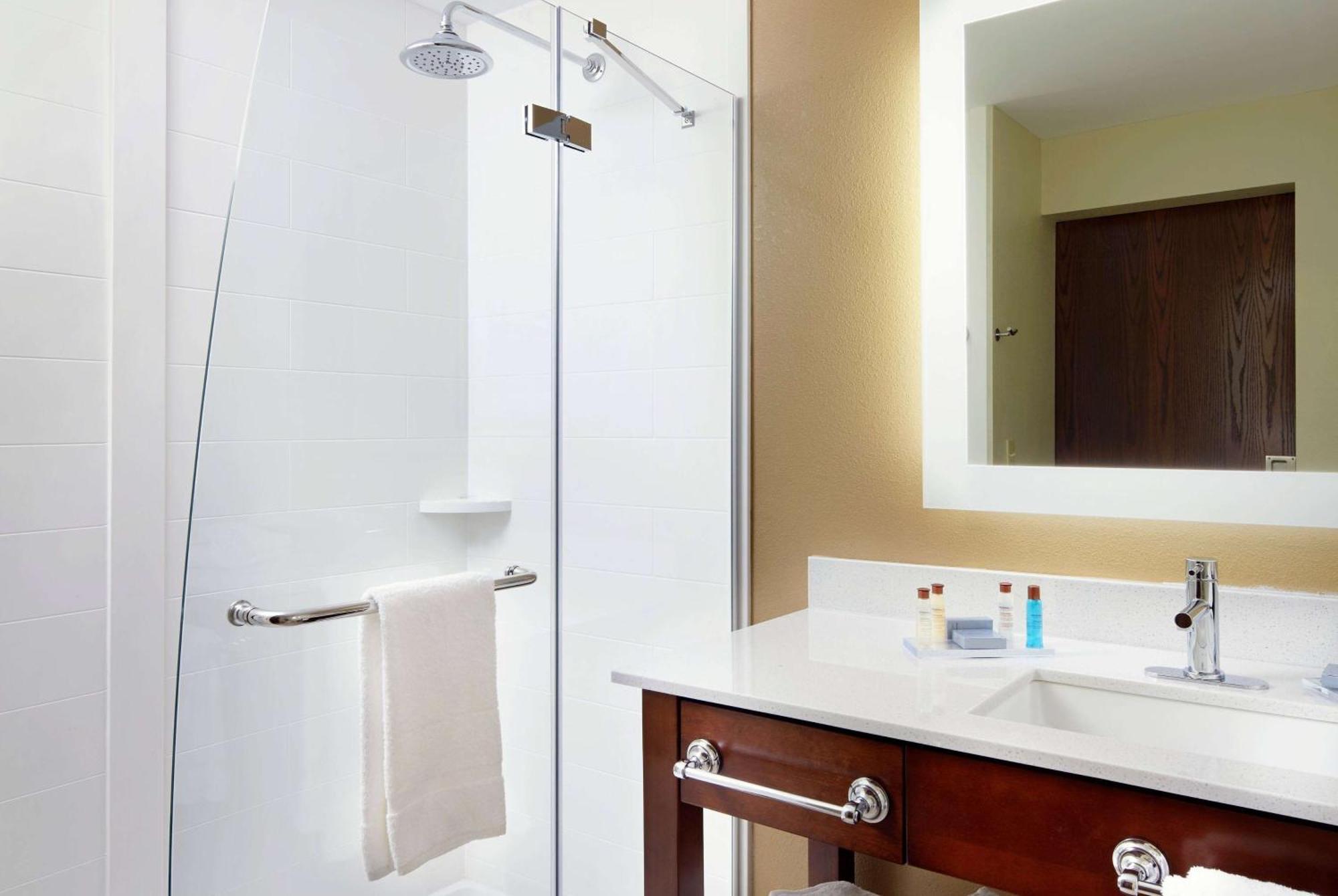 Hawthorn Suites By Wyndham Wheeling At The Highlands Triadelphia Esterno foto